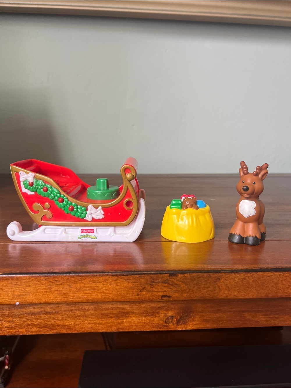 Vintage Fisher Price Little People Christmas Reindeer Santa Sleigh & presents